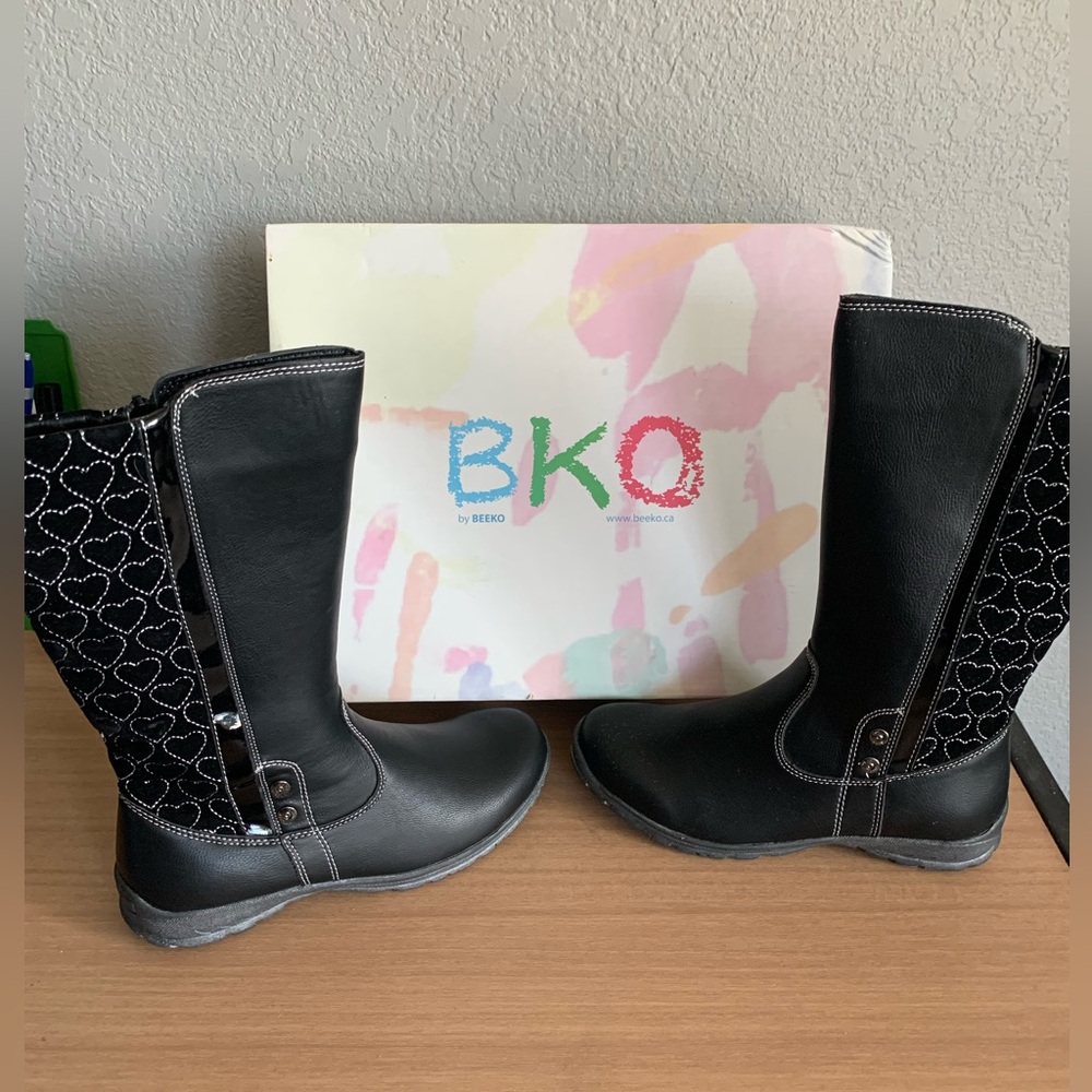 BKO by Beeko Girls Boots - size 3.5 Hearts